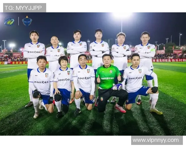 足球明星齐聚一堂高清大合照展现绿茵场上的荣耀与友谊 足球明星齐聚一堂高清大合照展现绿茵场上的荣耀与友谊