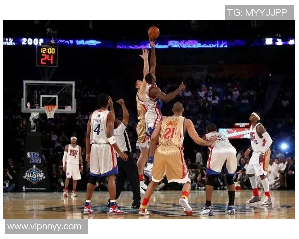 与篮球明星同场竞技的精彩瞬间尽在这组打球图片中 与篮球明星同场竞技的精彩瞬间尽在这组打球图片中